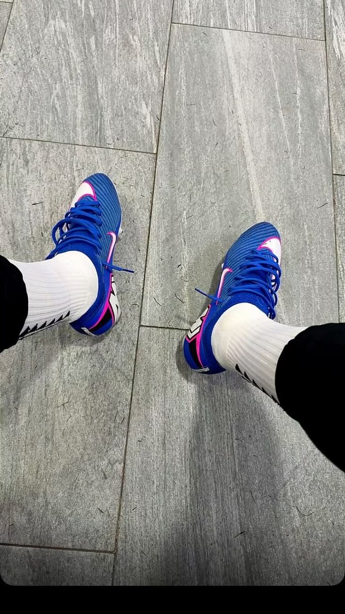 Masterix06's tweet photo. na kolana cwele🥵💸zglaszac sie z blikami do pana😈
#feet #feetfetısh #socks https://t.co/mbGi0l0y4f