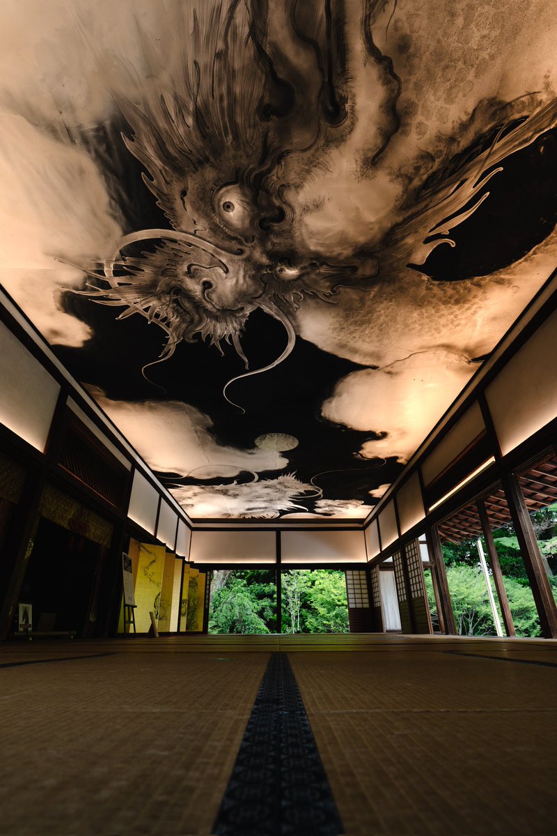 SophiaFioren's tweet photo. A stunning dragon painted across the ceiling of Kennin-ji Temple in Kyoto. https://t.co/h9WeiqWuH5