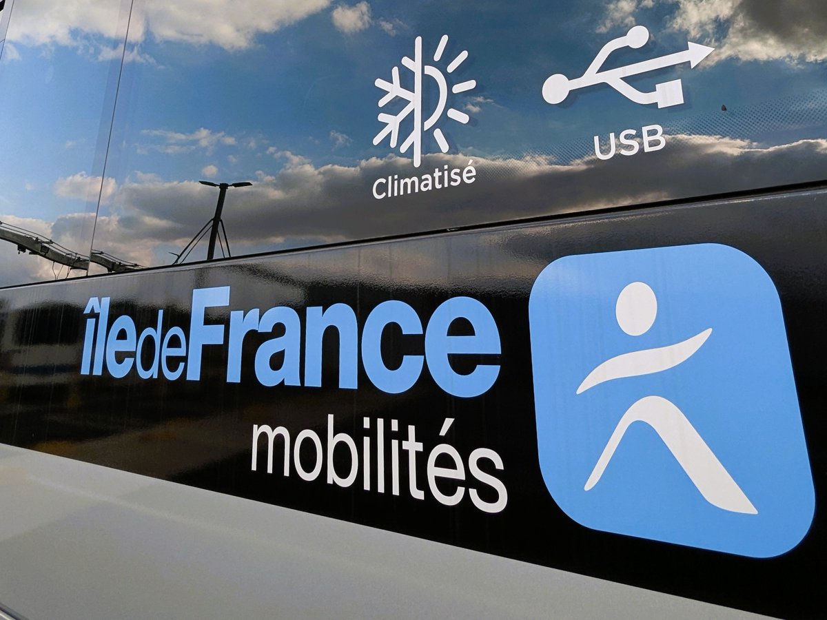 IDFmobilites's tweet photo. ❄️ La clim’ progresse partout sur votre réseau !
Depuis 2016, tous les nouveaux trains, métros ou bus ont la clim ou la ventilation réfrigérée. Concrètement ça donne :
🚌 6 bus/car sur 10
🚆 3 trains/RER sur 4
🚈 1 métro sur 2 (ce sera 100% en 2035)
🚊 Tous les tramways
Objectif : des trajets confortables, même quand il fait 35°C.

On vous explique tout ici : https://t.co/4JXepL8yxK