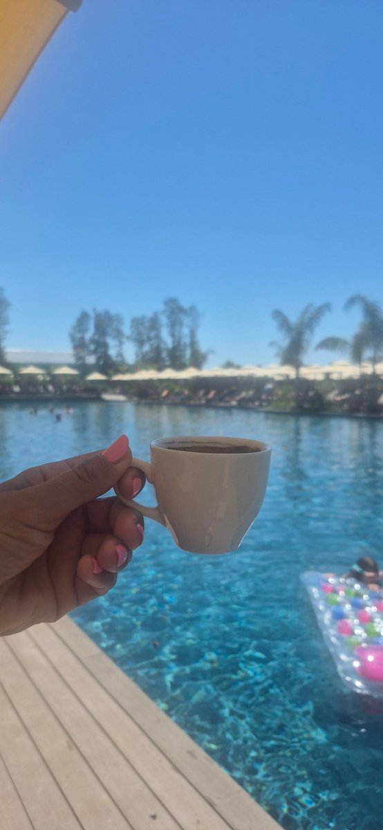larayesim's tweet photo. Sevdiğim biriyle aynı manzaraya bakabiliyor olmanın hafifliği..🌸💙🎉☕️🥰 #kahvekeyfi #antalya https://t.co/0x8UWR8Icf