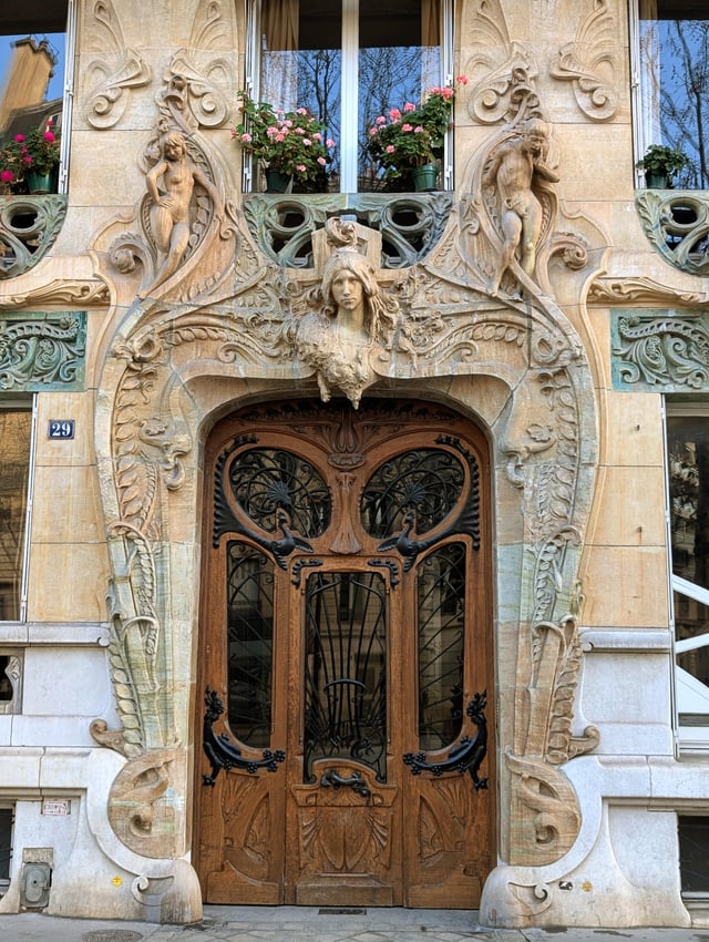 SophiaFioren's tweet photo. Art Nouveau entrance of the Lavirotte Building at 29 Avenue Rapp in the 7th arrondissement of Paris France early 20th century https://t.co/ANTxk1eZj1