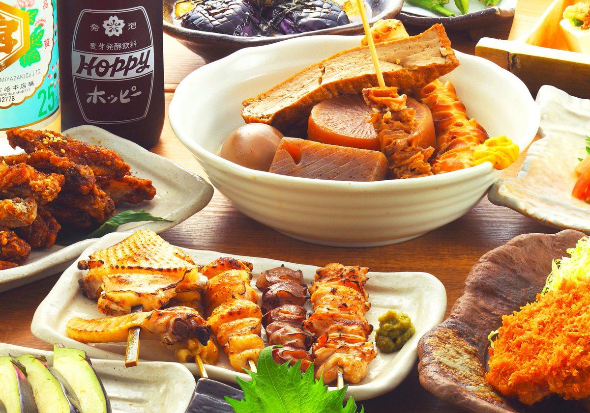 Tamai_Group's tweet photo. 【 武蔵小杉 炭火焼鳥たまい 】🍻✨
 JR南武線高架下／東急スクエア近く

************************************
✨　お得情報　✨ 
角ハイボール　218円　(^^♪
月～木曜日限定！
金・土・祝日前・年末年始は除く 
************************************

 溝の口を代表する 
老舗居酒屋「たまい」の姉妹店です😊✨ ✨ 

名物 ✨ 🥢金運つくね 165円 
▶ おひとり様1本までの大サービス限定品 
▶ 食べて得して✨金運アップ✨ 🔥 

炭火焼鳥 職人が一本一本手刺し 
▶ 1本160円～ 🍢 

鶏ガラスープのおでん 
▶ 1個132円 🍽 

ちょい飲みにうれしい一品！ 
▶ 特製 手羽先唐揚　363円～ 
▶ ハムカツ　286円 
▶ ピリ辛やっこ　418円 
▶ ポテトサラダ　330円 
▶ チョリソ　528円 
▶ パリパリごぼう揚げ　462円 

🍺 気軽に一杯 
▶ チューハイ　407円 
▶ 角ハイボール　418円 
▶ 生ビール　549円 
▶ 日本酒　462円 
▶ ホッピー　528円 
▶ 麦焼酎　418円 
▶ ソフトドリンク　319円 

*********************************** 
✨　お得情報　✨ 
角ハイボール　218円　(^^♪
月～木曜日限定！
金・土・祝日前・年末年始は除く 

 金・土・祝日前・年末年始は 
角ハイボール　418円 
※年末年始 12/26-1/4 *********************************** 

※ お通し代　363円 
※ 立ち飲み席は、お通しなし！ 

────────────────── 
【 炭火焼鳥 たまい 小杉店 】 
〒211-0061 
神奈川県川崎市中原区小杉町3-413-2 📞 044-819-5546 https://t.co/bvCXgP9lll 
🚃 JR武蔵小杉駅 徒歩2分 

🕓 営業時間 
16:00～23:45 
（L.O.23:00／ドリンクL.O.23:15） 

❌ 定休日 年末年始のみ休業 
（12月31日・1月1日） 

🪑 席数 総席数：51席 
テーブル／立ち飲みあり／テラス・屋外席あり 
🚬 喫煙可 
※喫煙店のため、お子様を含む未成年者の入店はできません 

#武蔵小杉 
#武蔵小杉グルメ 
#武蔵小杉居酒屋 
#武蔵小杉グルメ 
#炭火焼鳥 
#焼鳥 
#たまい 
#たまいグループ 
#仕事帰りに一杯 
#仕事終わり 
#サク飲み 
#ちょい飲み 
#一人飲み 
#川崎グルメ 
#川崎居酒屋 
#外飲み 
#もつ鍋
