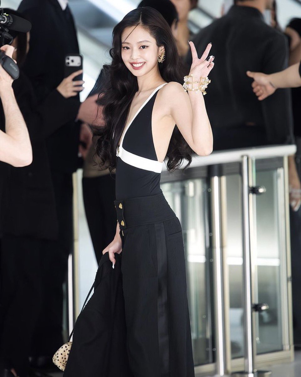jennie pics tweet media
