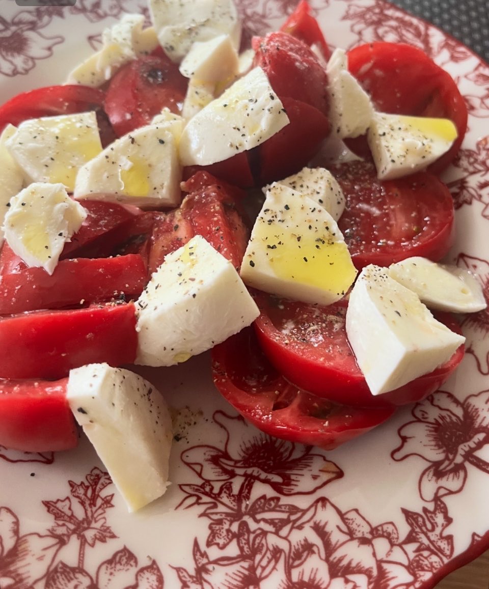 chacomi1122's tweet photo. 相変わらず
スーパーフルーツトマトに
どハマり中🍅😋🍅😋🍅 https://t.co/w5R2LIA8hK