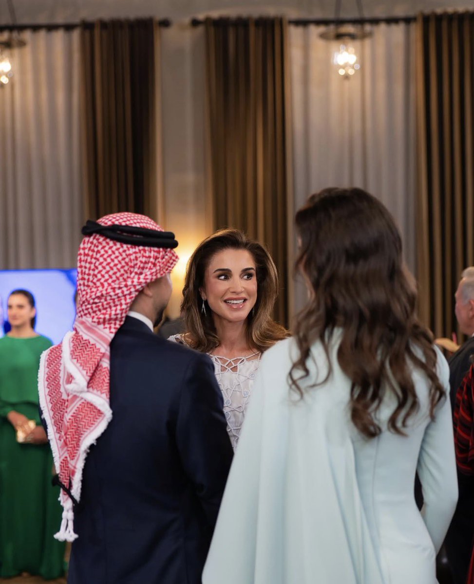 ETbilArabi's tweet photo. ✨"كل عام والأردن عامر بالعز والكرم" تهنئة خاصة من الملكة رانيا العبدالله بمناسبة عيد الاستقلال الـ80 و صور للعائلة المالكة الهاشمية من حفل عيد الاستقلال الرسمي 🇯🇴 https://t.co/DxlntGSb8u
