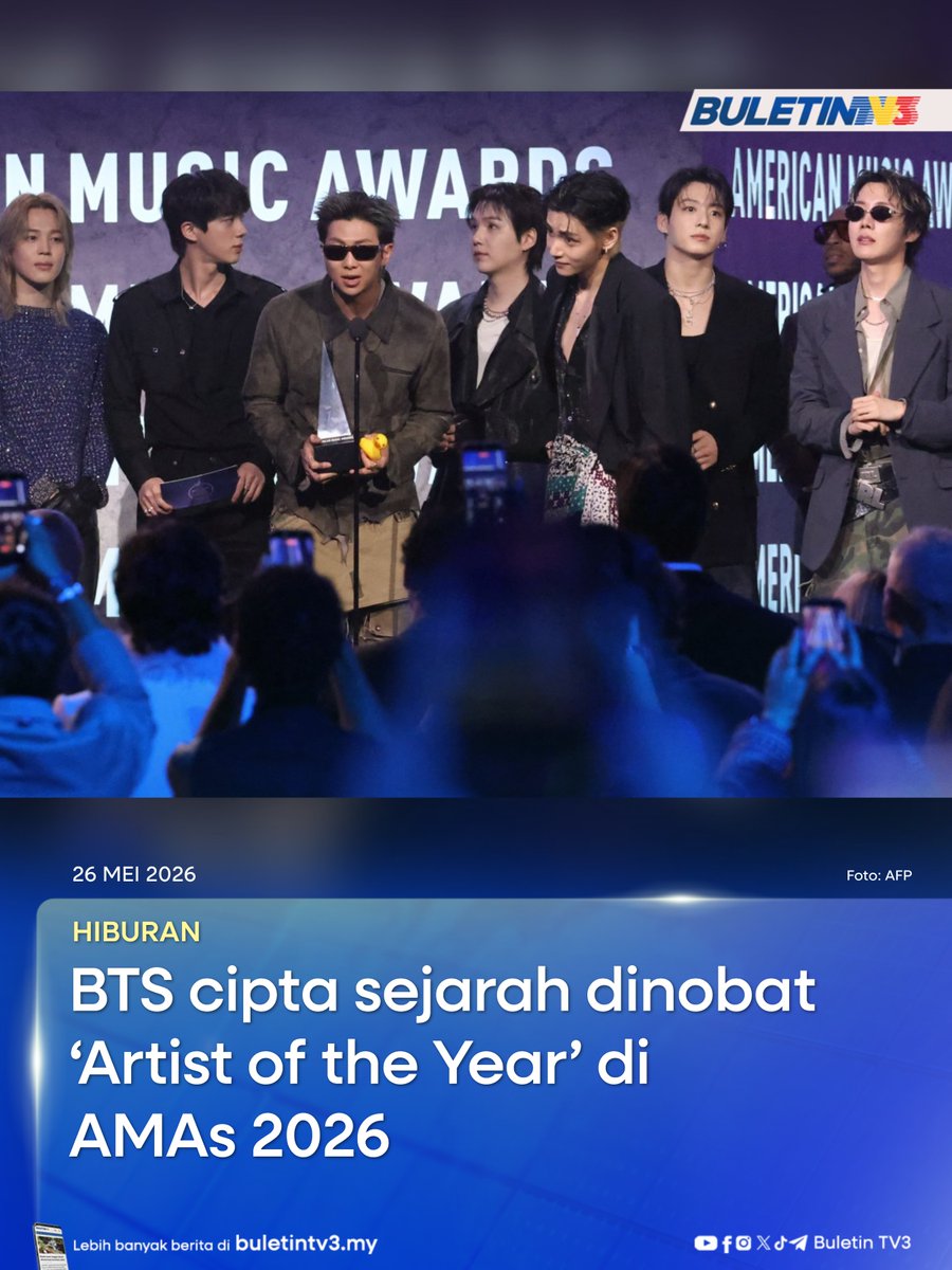 BuletinTV3's tweet photo. HIBURAN | Kumpulan sensasi pop Korea Selatan, BTS mencipta sejarah apabila merangkul gelaran ‘Artist of the Year’ di American Music Awards (AMAs) 2026, sekali gus menewaskan beberapa nama besar industri muzik dunia.
#BuletinTV3 #BTS #AMASs #ArtistoftheYear https://t.co/i31RAWdcAs
