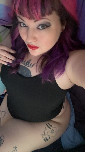 MistressLillyQ's tweet photo. Plenty of options to treat your favorite goth mommy or to even get her attention. Come and play https://t.co/1gC61lJKby https://t.co/NZH6lf6n0n