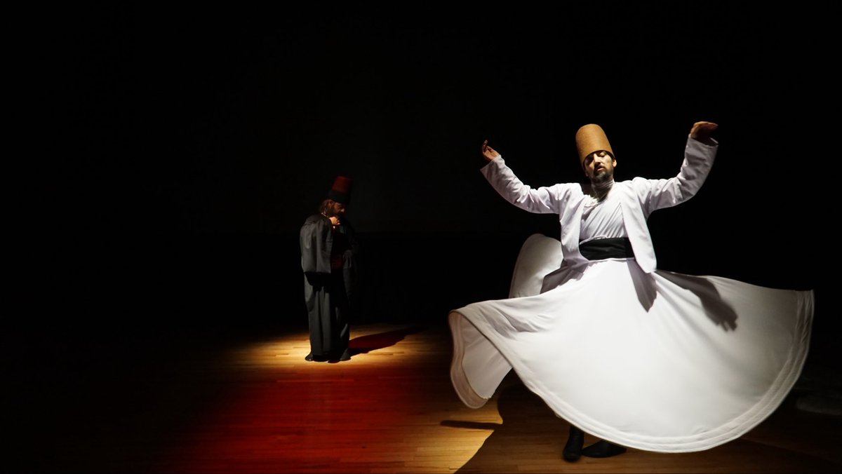 esenpoyraz's tweet photo. 🇬🇧 THE CONFERENCE OF THE BIRDS — THE JOURNEY OF THE SEMA

Honoured to present our ritual-based performance inspired by Feridüddin Attar’s Mantıku’t-Tayr and the Mevlevi tradition at The World Ritual Arts Symposium hosted by Ulster University in Derry~Londonderry.

Our work explored the relationship between ritual, body, music, symbol, and inner transformation through a contemporary performative interpretation of the seven spiritual stages toward the Self.

Grateful to meet inspiring researchers, artists, and performers from different cultures and traditions around the world.

🇹🇷 KUŞLAR MECLİSİ — SEMA YOLCULUĞU

Feridüddin Attar’ın Mantıku’t-Tayr eserinden ve Mevlevî geleneğinden ilham alan ritüel temelli performansımızı, Ulster University ev sahipliğinde Derry~Londonderry’de gerçekleştirilen The World Ritual Arts Symposium kapsamında sunmaktan büyük onur duyduk.

Çalışmamız; ritüel, beden, müzik, sembol ve içsel dönüşüm arasındaki ilişkiyi, benliğe doğru yedi eşikli bir yolculuk üzerinden çağdaş performatif bir yorumla ele aldı.

Dünyanın farklı kültürlerinden araştırmacılar, sanatçılar ve performans uygulayıcılarıyla bir araya gelmek bizim için ilham verici bir deneyimdi.

#WorldRitualArtsSymposium #ConferenceOfTheBirds #MantikutTayr #Mevlevi #Sema #RitualPerformance #PerformanceStudies #SiteSpecificPerformance #EmbodiedPerformance #UlsterUniversity #Derry #ContemporaryTheatre #RitualArts #PerformativeResearch #EsenPoyraz