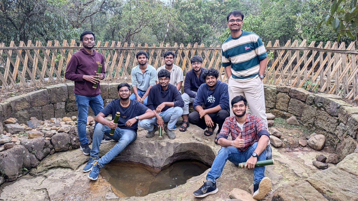 breakbag01's tweet photo. The plan that started with “bro let’s go somewhere” finally turned into waterfalls, mountain roads, café stops, rainy memories, and nonstop laughter.
Meghalaya doesn’t just give you views.
It gives your group stories you’ll talk about for years.

#Meghalaya #FriendsTrip #Shillong https://t.co/TYKkA4myC5