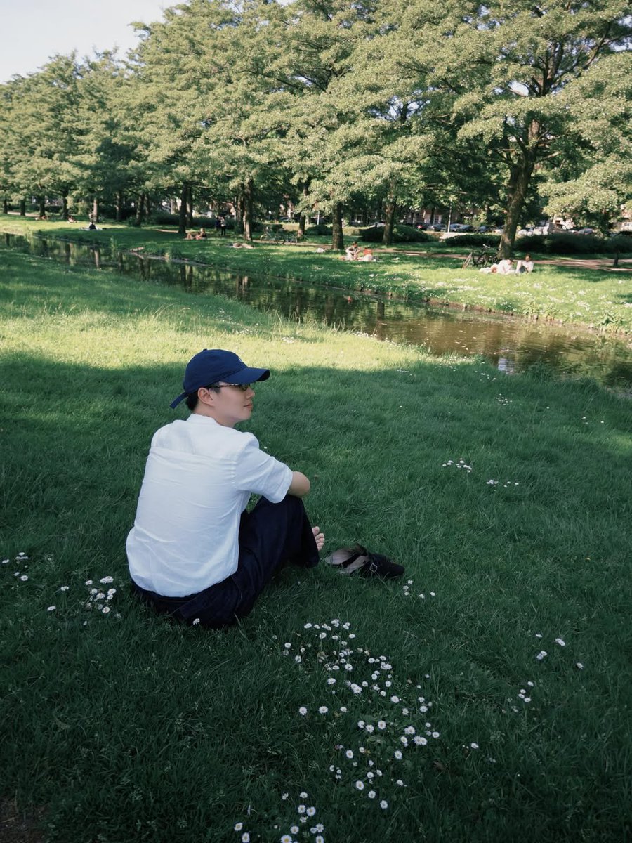 BenzAlertOFC's tweet photo. แดดที่ Amsterdam ว่าสดใสแล้วยังแพ้รอยยิ้มของเบนซ์เลย ☀️🦊🤍

260526 | IG bbenzalert Update 

24hrs well spent in Amsterdam!

❥ @Benzalert_np
Benz Atthanin #BENZALERT
#แบตเตอรี่ของอเลิ๊ต https://t.co/HacHJDg4Md