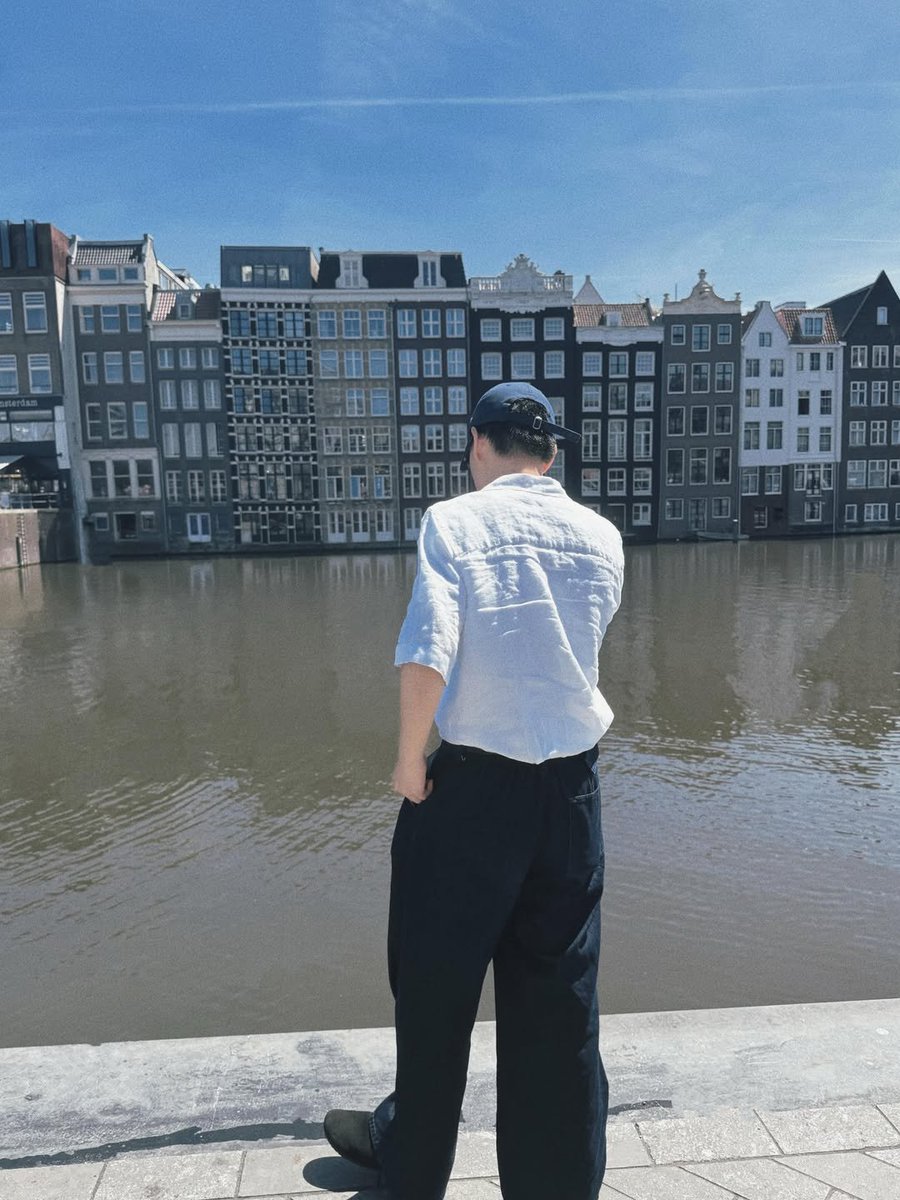 BenzAlertOFC's tweet photo. แดดที่ Amsterdam ว่าสดใสแล้วยังแพ้รอยยิ้มของเบนซ์เลย ☀️🦊🤍

260526 | IG bbenzalert Update 

24hrs well spent in Amsterdam!

❥ @Benzalert_np
Benz Atthanin #BENZALERT
#แบตเตอรี่ของอเลิ๊ต https://t.co/HacHJDg4Md