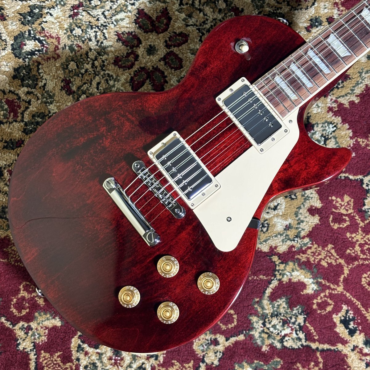新入荷情報！】#Gibson の #LesPaul Studio Wine Redが入荷！軽量