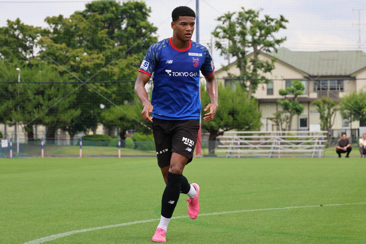 fctokyoofficial's tweet photo. 🔵TRAINING PHOTOS🔴 
#U17日本代表 の活動を終えた #北原槙 選手が本日の練習から合流🤝🔵🔴

勝者にふさわしい準備を行っていく💪🔥 

#北原槙 #森重真人 #尾谷ディヴァインチネドゥ #菅原悠太
#fctokyo #tokyo https://t.co/e4PdcnCsg3