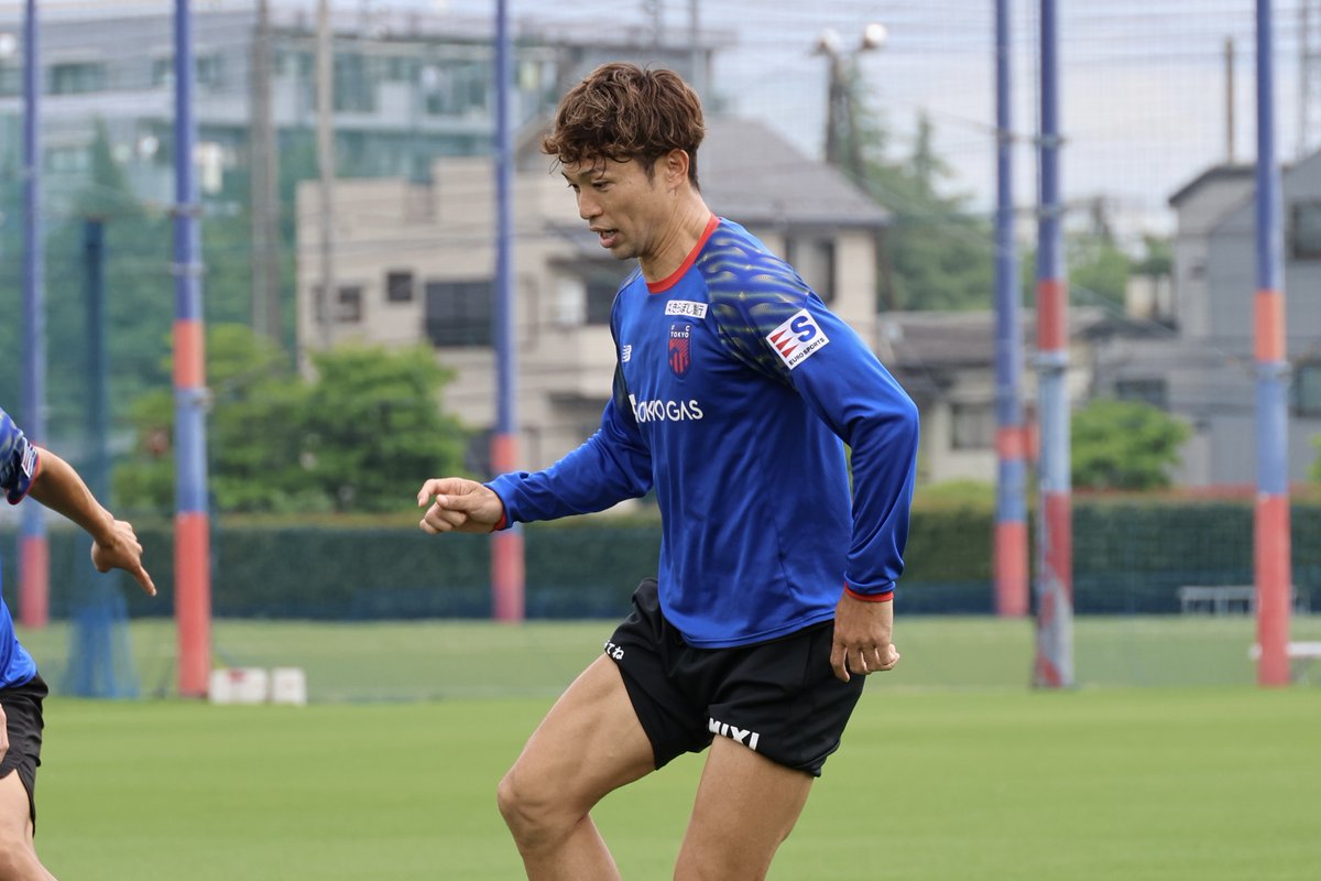 fctokyoofficial's tweet photo. 🔵TRAINING PHOTOS🔴 
#U17日本代表 の活動を終えた #北原槙 選手が本日の練習から合流🤝🔵🔴

勝者にふさわしい準備を行っていく💪🔥 

#北原槙 #森重真人 #尾谷ディヴァインチネドゥ #菅原悠太
#fctokyo #tokyo https://t.co/e4PdcnCsg3