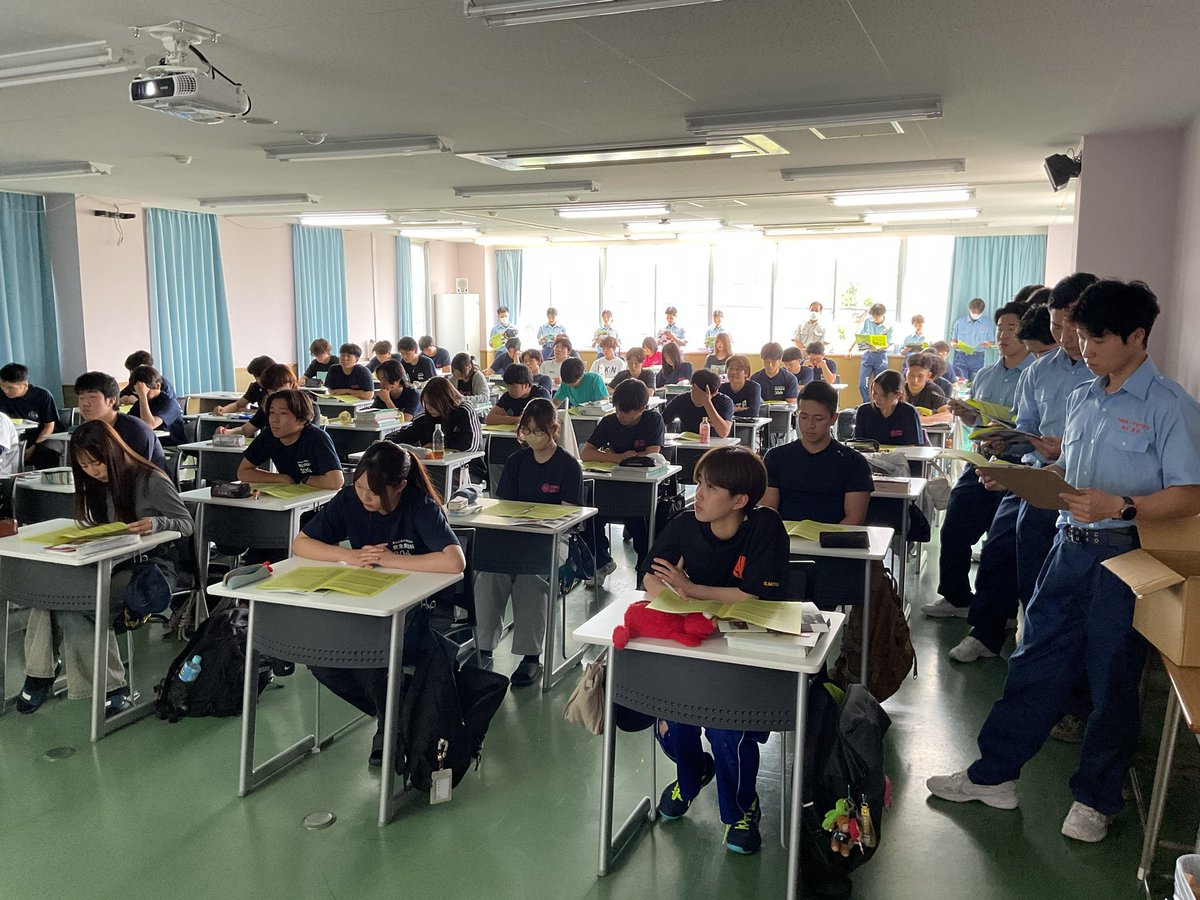ohno28300742's tweet photo. 東海医療工学専門学校
昨日、日本で最も大きな消防機関である東京消防庁より来校された担当者の方から就職ガイダンスが行われました。
東京消防庁の業務内容や仕事のやりがいなどを幅広く聴かせて頂きました！
ちなみに学生さんの一部では今回のガイダンスによってモチベーションが爆上がりしました！ https://t.co/XPi7gaXIK1