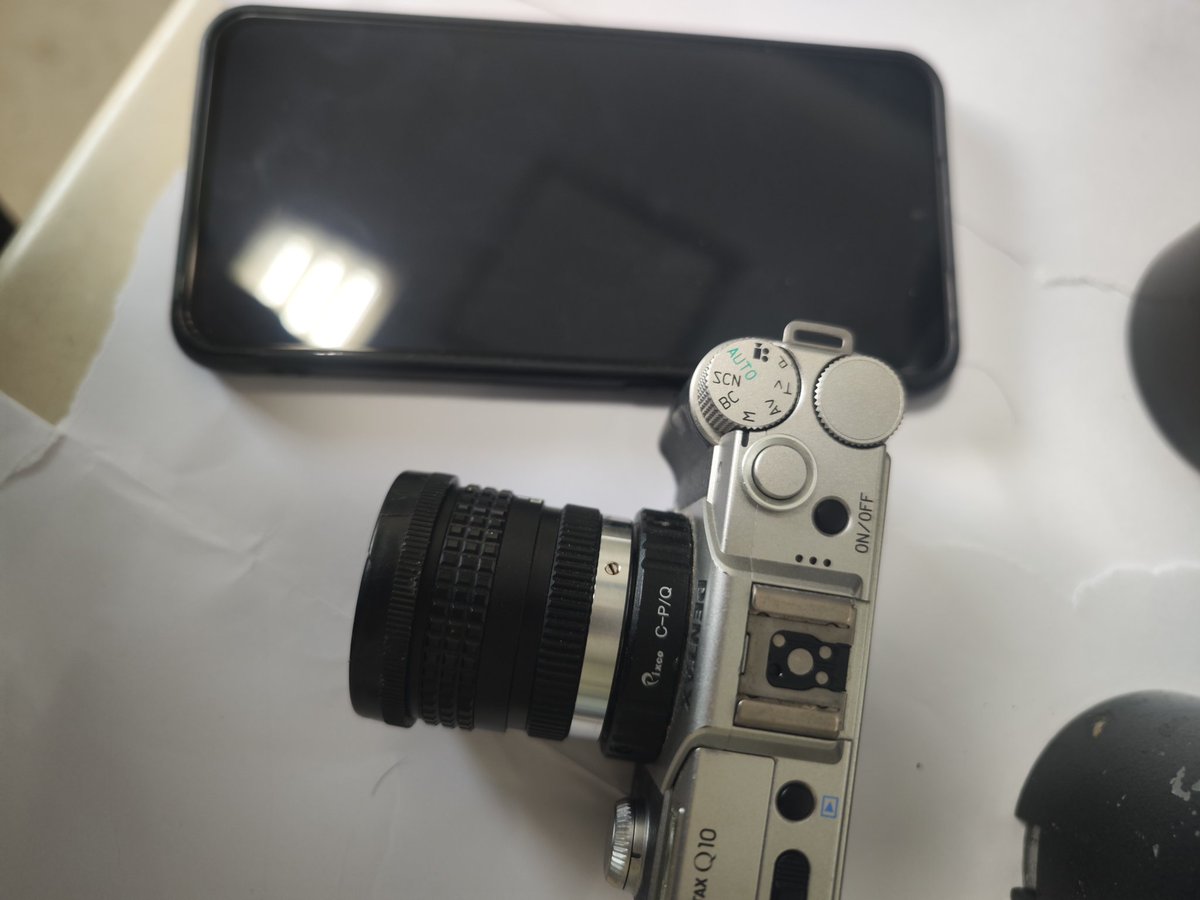 ここ数日、PENTAX Q10持ち歩いてる トイカメラみたいだけどレンズ交換