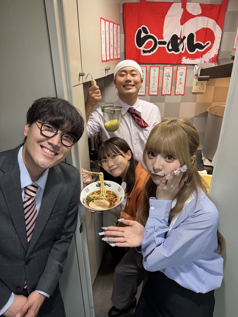 honjitsumo_zz's tweet photo. ／
             📸オフショット公開📸
　　     『給湯室で本格ラーメン』
＼

本日も絶体絶命。ショートコント

⏬コント本編は下記の引用動画から
     ご覧ください！ https://t.co/mAPxAETAhb