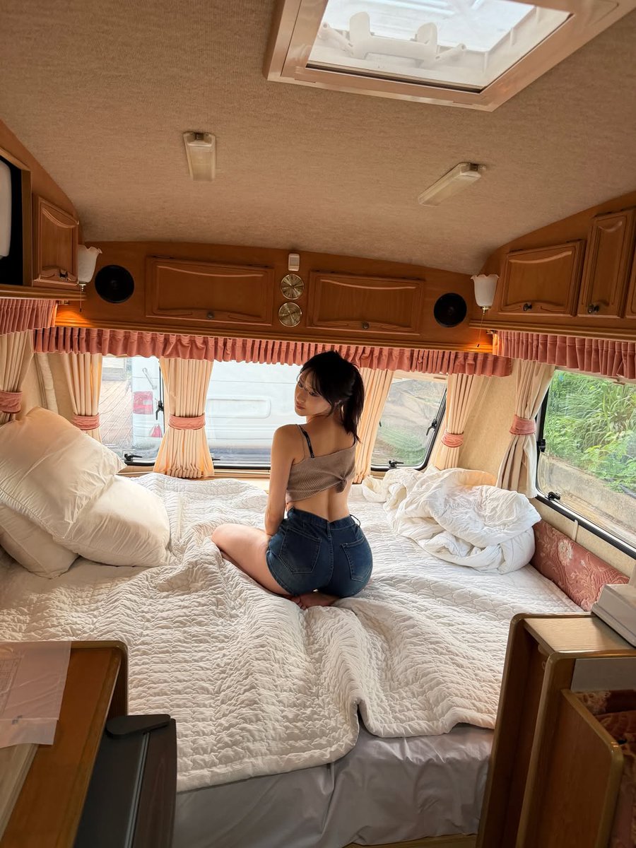 auddk98's tweet photo. 핑카 여행 남친시점
CAMPING CAR TRIP WITH ME WILL BE LIKE 🏕️🐿️🥾

#컨셉 #촬영 #캠핑 #일상 #소통 https://t.co/NXpD5uyuot