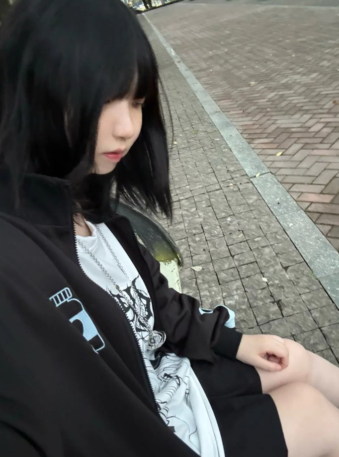 らな tweet media