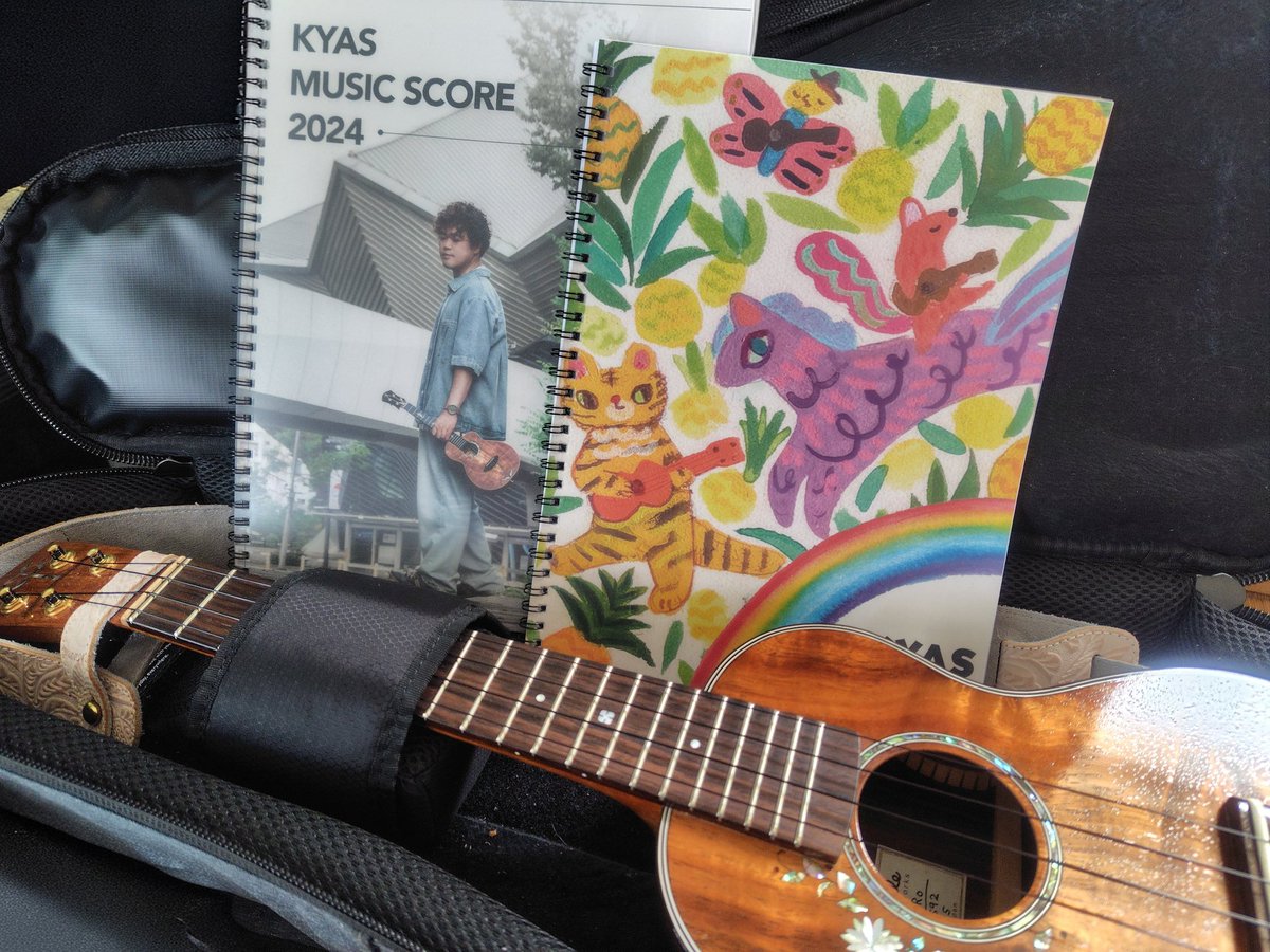kako_uku5239's tweet photo. KYASさんのMUSIC SCORE vol.2
届きました💖
カラフルで可愛い楽譜🥰
難しい曲が多いけど、少しずつ楽しみます❣️

#KYAS
#vol1も弾けてません😭 https://t.co/rEGf1LRbyJ