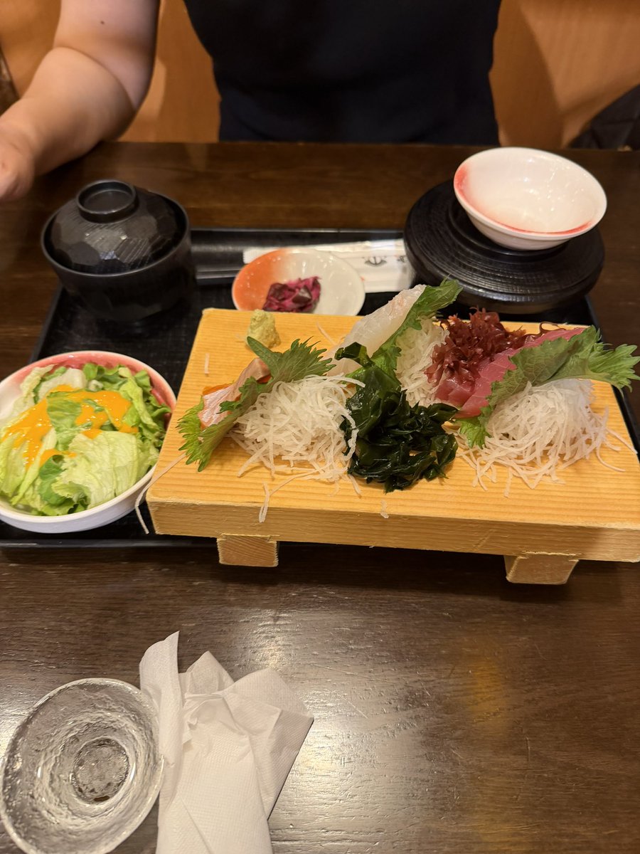 问回社 tweet media