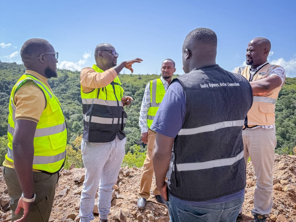 KeNHAKenya's tweet photo. The KeNHA Upper Eastern Region, led by Regional Director Eng. Howard M’mayi, conducted the second progress inspection of the ongoing engineered gravelling works along the Maralal – Baragoi – South Horr (A4) Road, specifically the Suyani/Morijo – Baragoi section. https://t.co/BVCGj0MNCk