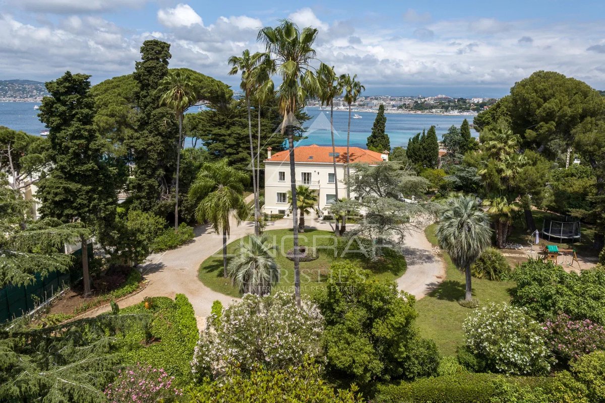 InterioorDesign's tweet photo. €19.5M ($22.7M) property in Cap d'Antibes, France South https://t.co/uyeVfJa333