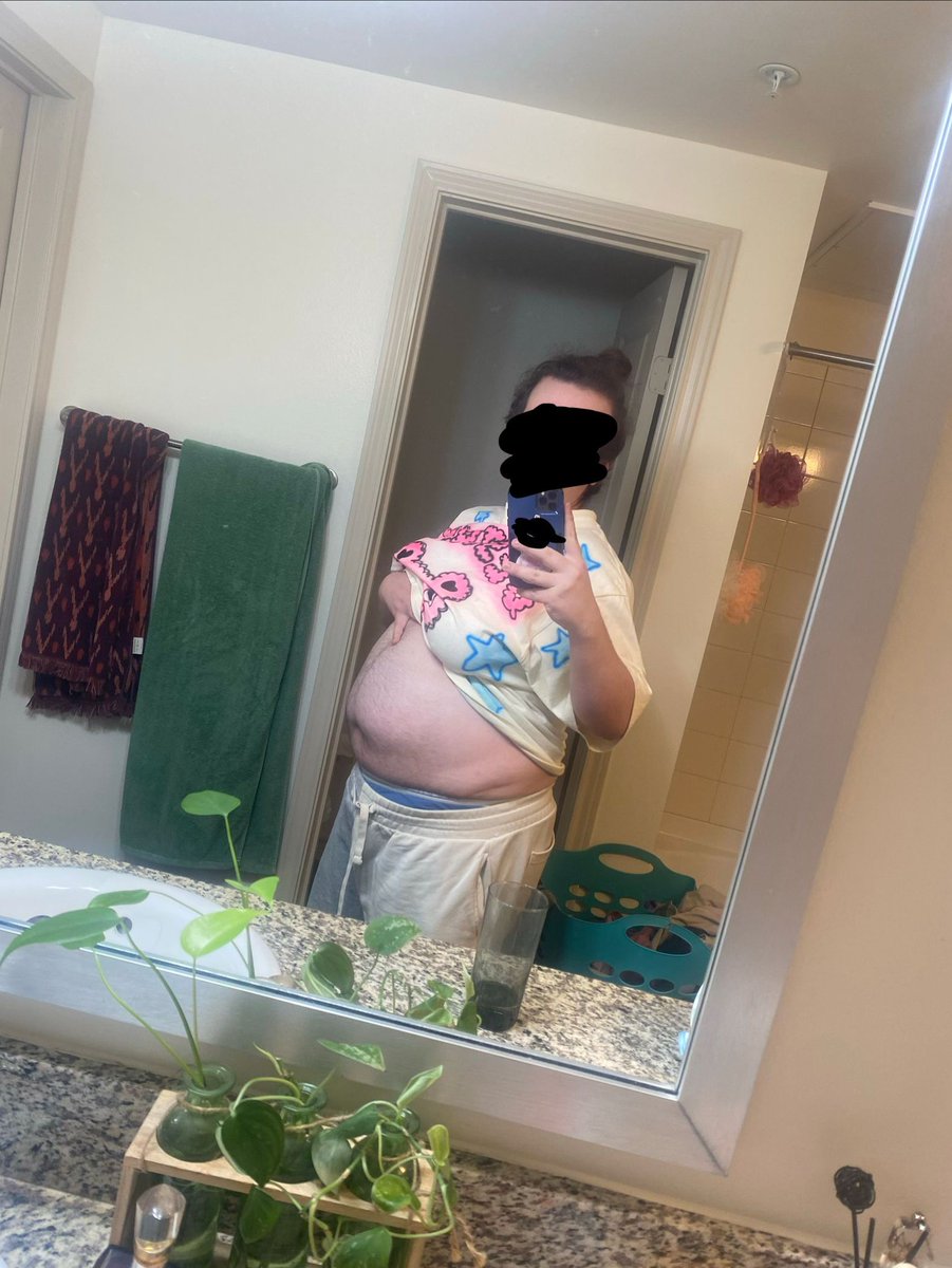 makemefullerpls's tweet photo. Celebrated a birthday recently. Idk things have been difficult as of late and I just want to be a hot blimp. It feels nice to be treated to dinner by family :) https://t.co/nHOEyjiUR3
