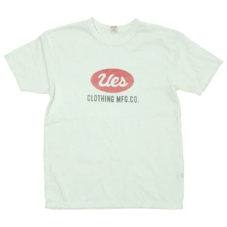 UES_CLOTHING's tweet photo. UESロゴTシャツが入荷しています！デシ綿とオーガニック綿をブレンドしたUESオリジナルの糸を使用。デシ綿の特性が活きた、伸縮性に優れた生地をつくることができました。
こちらはUESのロゴが目を惹くデザイン。夏の主役にぜひいかがでしょうか。
https://t.co/dJ0dCz6XXK https://t.co/rHHBQd6Jy2