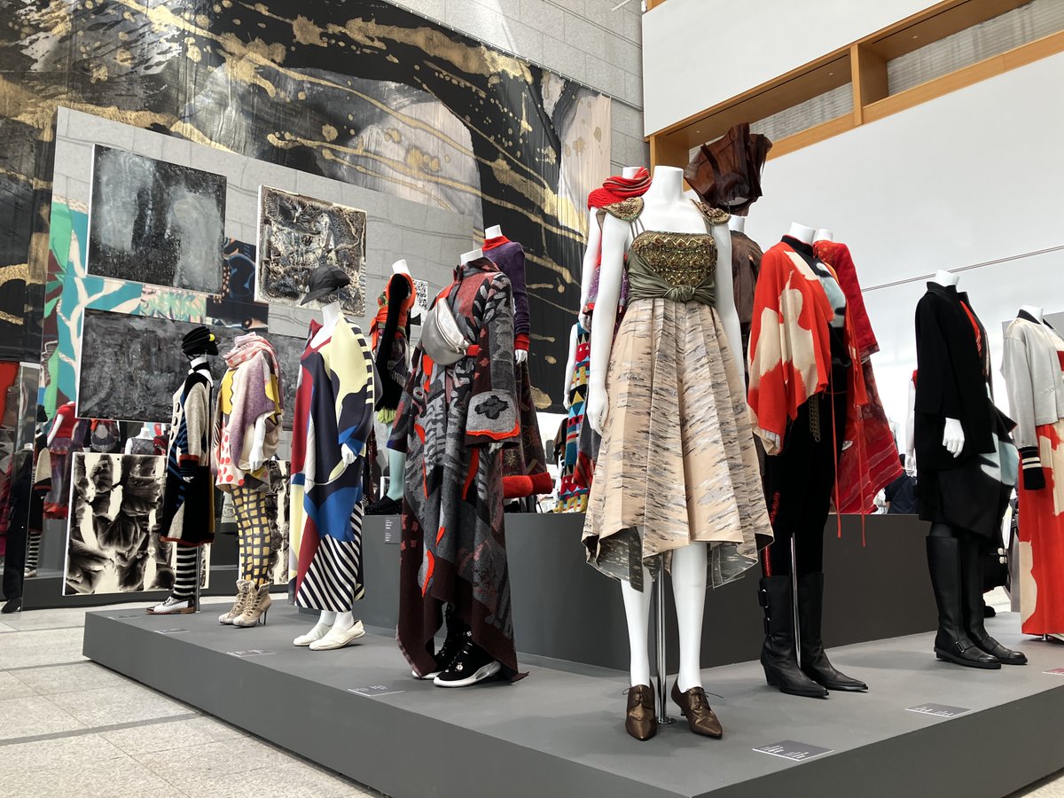 TokyoArtBeat_JP's tweet photo. “まだ見ぬ”コシノヒロコの姿を体感する。
東京都現代美術館で「(UN)KNOWN HIROKO KOSHINO ー新説／真説 コシノヒロコー」が開幕
https://t.co/LZTPzNa9Fe

コレクション約200点と絵画作品約130点を一挙展示。石岡瑛子、元永定正ら同時代の表現との関わりにも注目し、半世紀におよぶ実践をとらえ直す https://t.co/xVTi3P3yIS