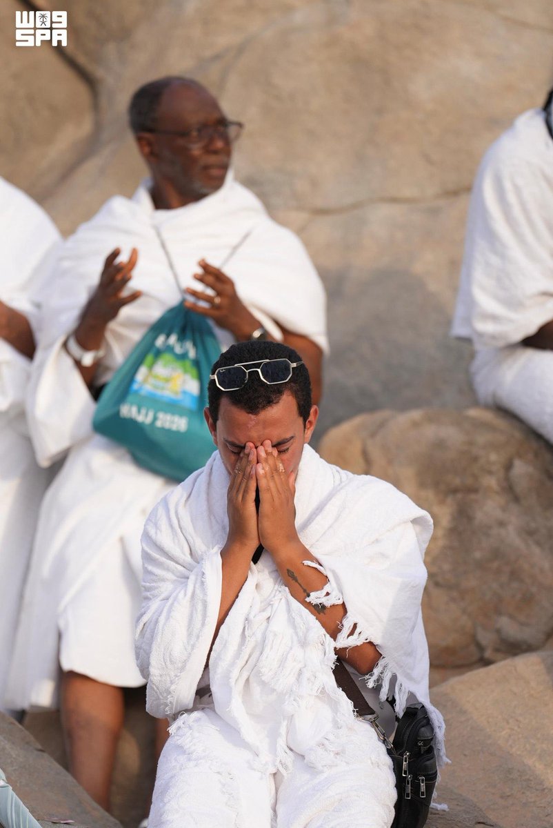 theholymosques's tweet photo. On the Mountain of Mercy, hands raised to the sky, and tongues fervent with supplication. https://t.co/YVPq0nUzAb