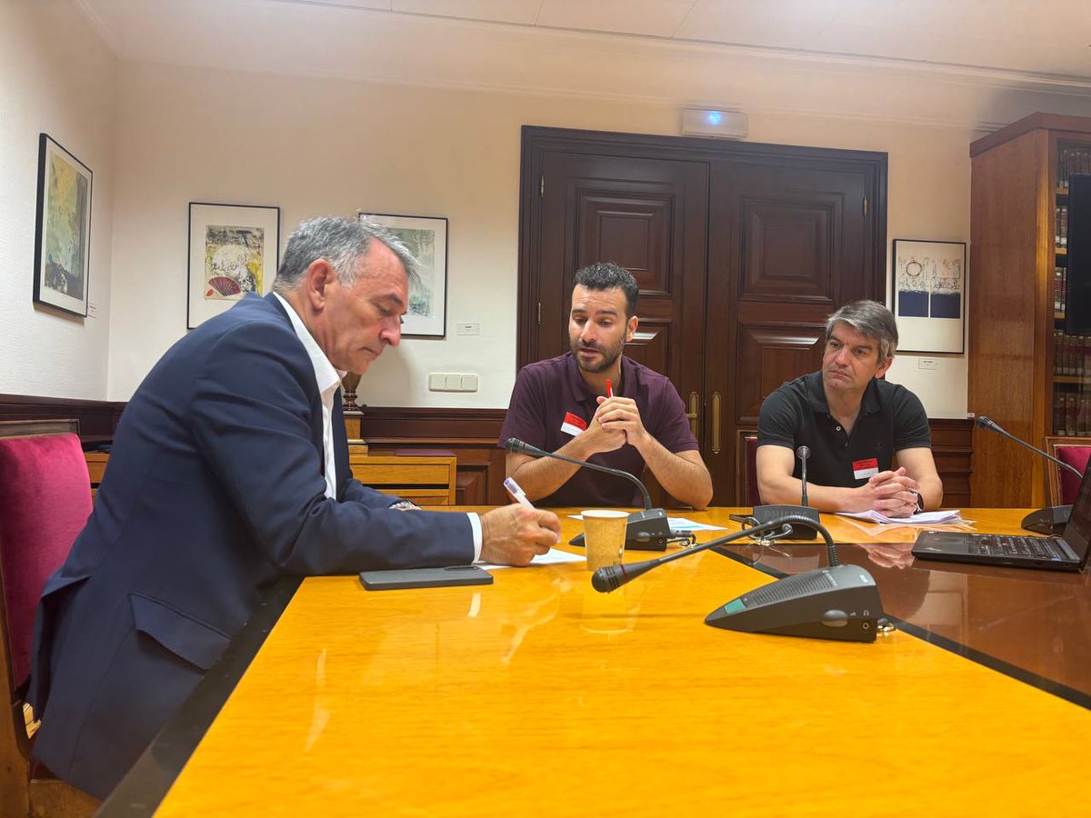 EnriqueSantiago's tweet photo. ⚖️🤝 Hemos recibido a @ccoojusticia en el Congreso de los Diputados para recoger sus reivindicaciones laborales y acabar con las discriminaciones a las y los trabajadores de la justicia. https://t.co/rDn51TZQXD