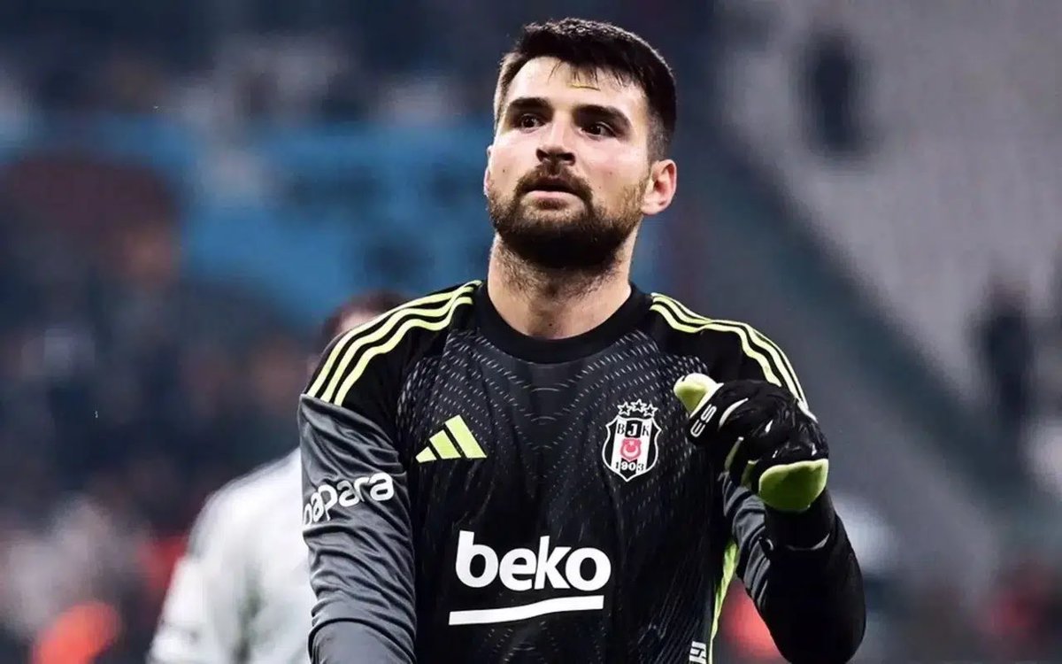 laligaa_neews's tweet photo. 🔴⚪️ | El Girona empieza a encontrar dificultades en el fichaje de Ersin Destanoğlu. 🇹🇷👀

📌 El portero turco finalizaba contrato con el Besiktas y ya tenía un acuerdo con el conjunto catalán

👉 Tras el descenso, Destanoğlu baraja otras ofertas 

(Fuente: @AjansHaber_1903) https://t.co/4KCJz7T9o3