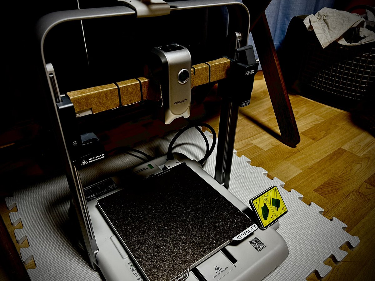 PlasticLivesLAB's tweet photo. 我らが3台目の3Dプリンターを受領しました。
ーーーかの伝説的な機体の末裔です!!!
やっぱり初めて触る機種はいつだって興奮しますね。
#3Dプリンター #Creality #Ender3 https://t.co/wi1OeNiorH