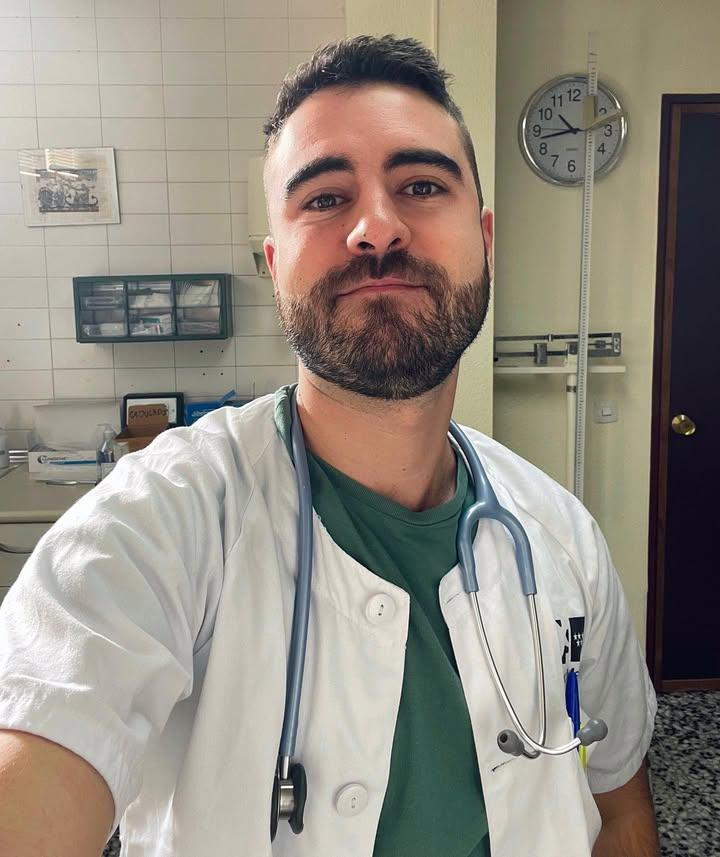 abheea530's tweet photo. My name is Jack.
I am an emergency room physician.
I struggled with alcoholism for seven long years.
Today marks one and a half years of sobriety. https://t.co/tA4yhsEdce