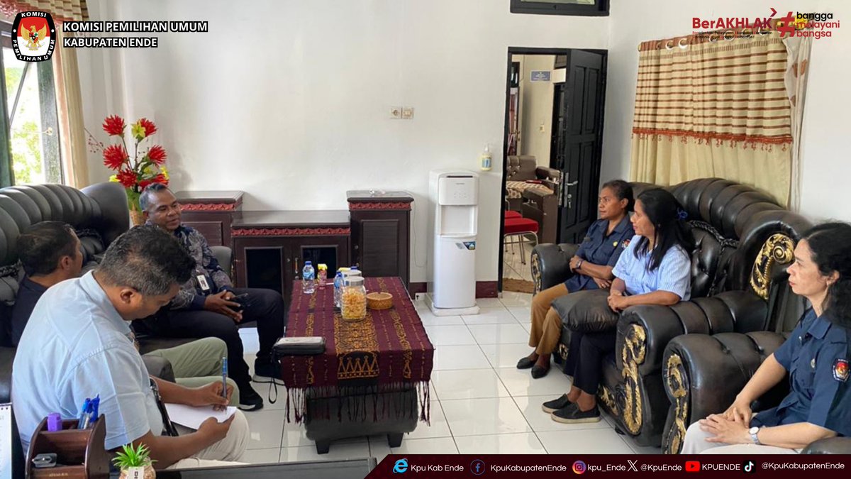 KpuEnde's tweet photo. KPU Kabupaten Ende menerima visitasi Komisi Informasi Provinsi NTT, Selasa (26/5/2026). Diskusi membahas penguatan pelayanan PPID dan optimalisasi website E-PPID guna mendukung keterbukaan informasi publik yang transparan dan mudah diakses masyarakat. https://t.co/FTbYvHoYUl