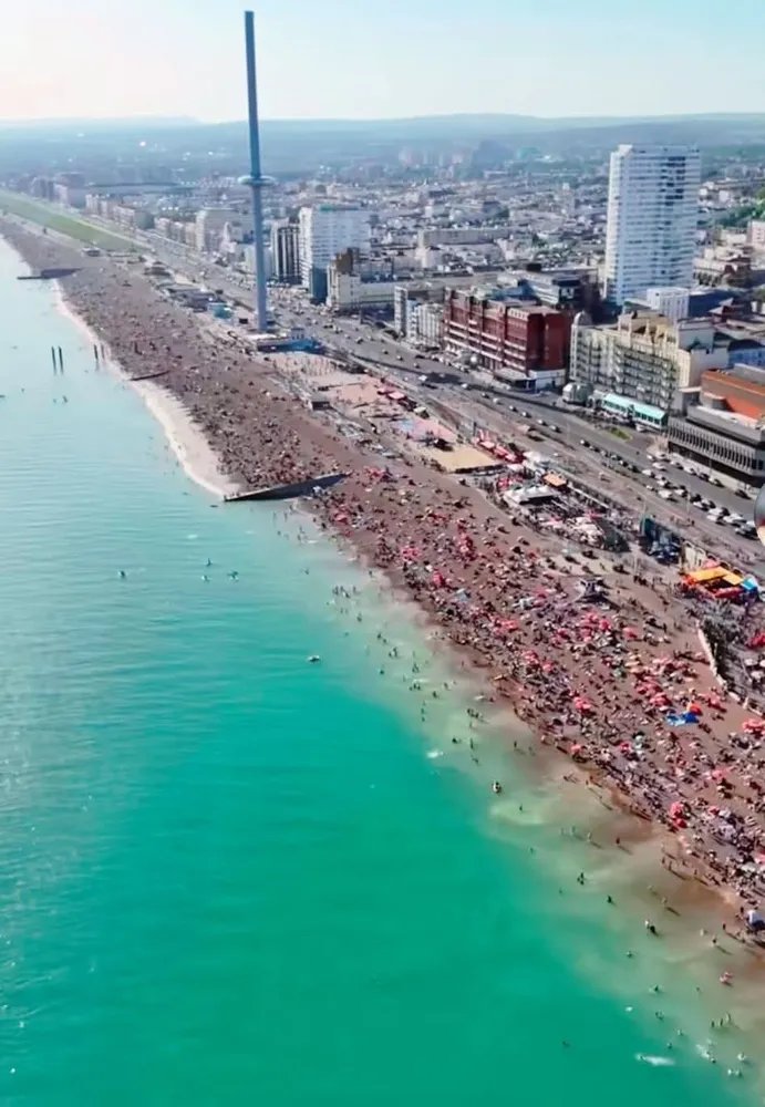 warrior_orion's tweet photo. Sending one million people to Mars.🚀
May I suggest this lot.
#Brighton #HeatwaveUK #rammed #NotAI https://t.co/kYkDQazIfX