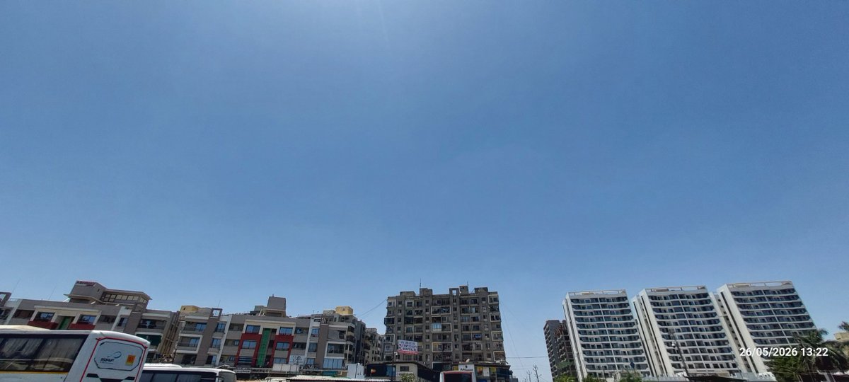 Divyesh_NH's tweet photo. ૨૬ મે, ૨૦૨૬.
બપોર ના સમયનું આકાશ.
ભરુચ, ઝાડેશ્વર ચોકડી.

મંદ મંદ પવન, ક્યારેક લે`રખાનો ઝપાટો.
આકાશ એકદમ ચોખ્ખુ. ધોમધખતો તડકો.🙂
.
.
. https://t.co/Dh3Nq57wz3