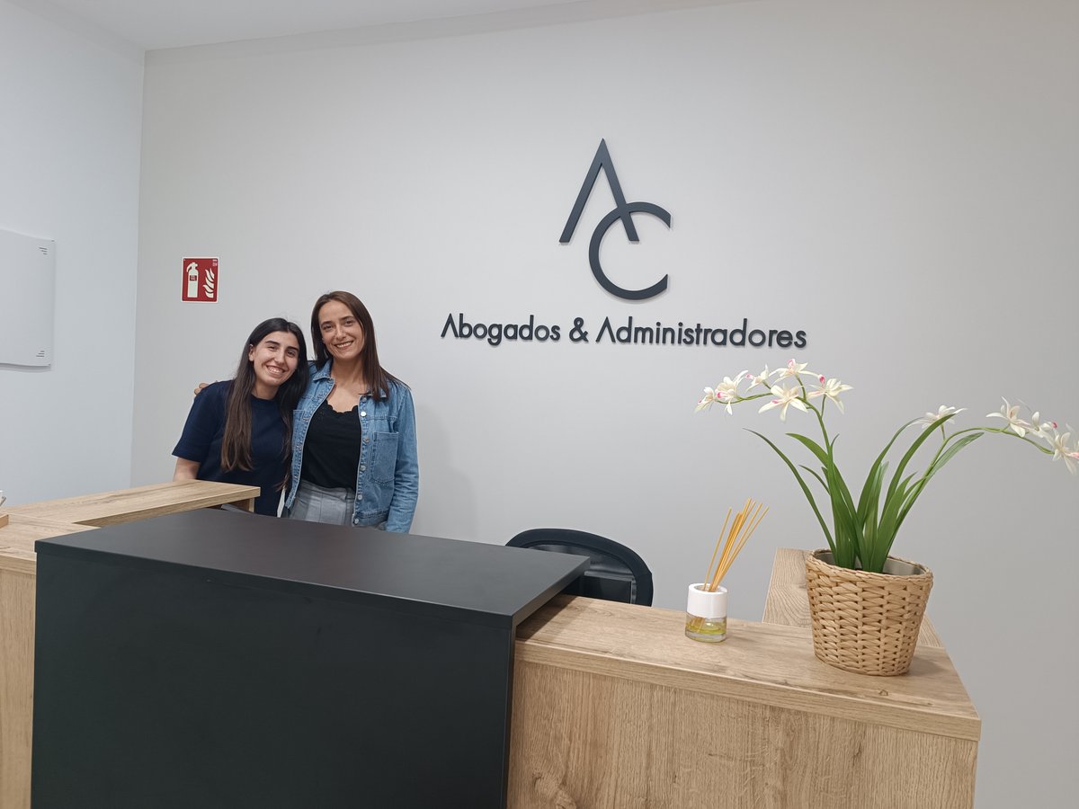 ripolleselche's tweet photo. El alumnado de Grado Medio completan la Formación en Empresa en las más de 800 empresas colaboradoras. Como Mar Sánchez de Gestión Administrativa en AC Abogados &amp; Administradores o Vladyslav Shevchenko, David Cossio y Pablo Sánchez de Actividades Comerciales en Sprinter. https://t.co/yILxSjSCry