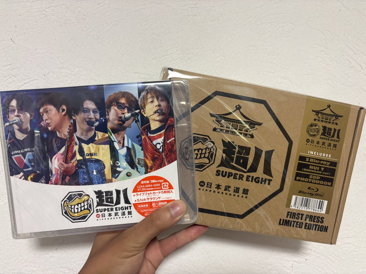 BookShrine's tweet photo. フラゲ完了‼︎
#超八in日本武道館 https://t.co/UOO95fjjXH