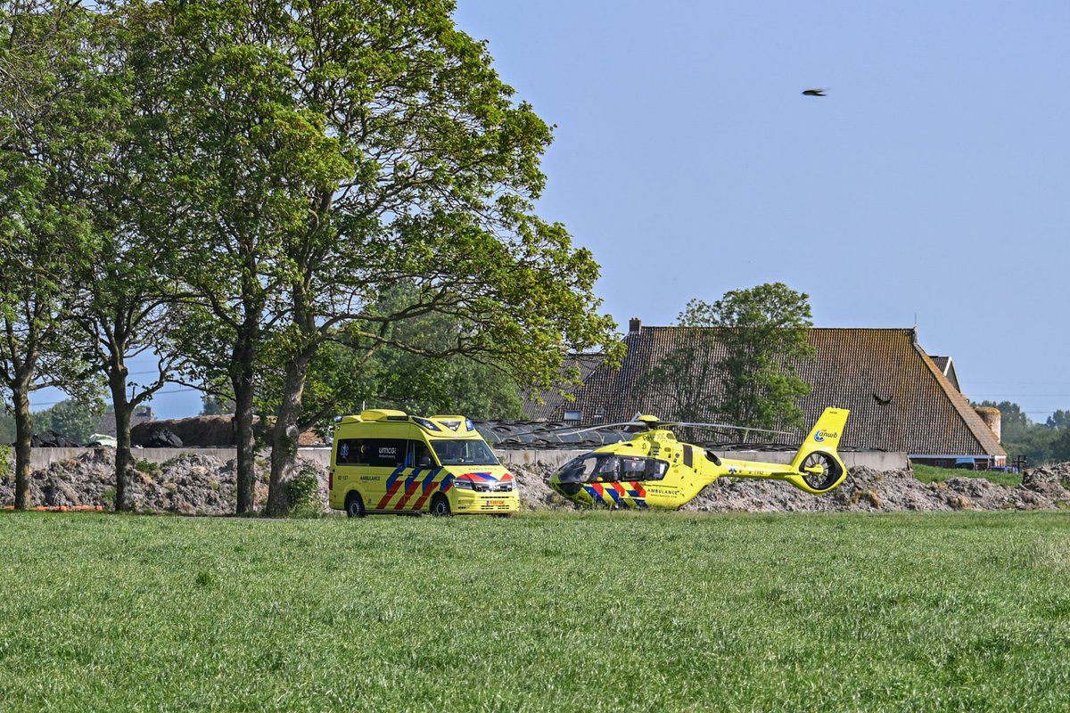 Man ernstig gewond na val van dak in Tzum