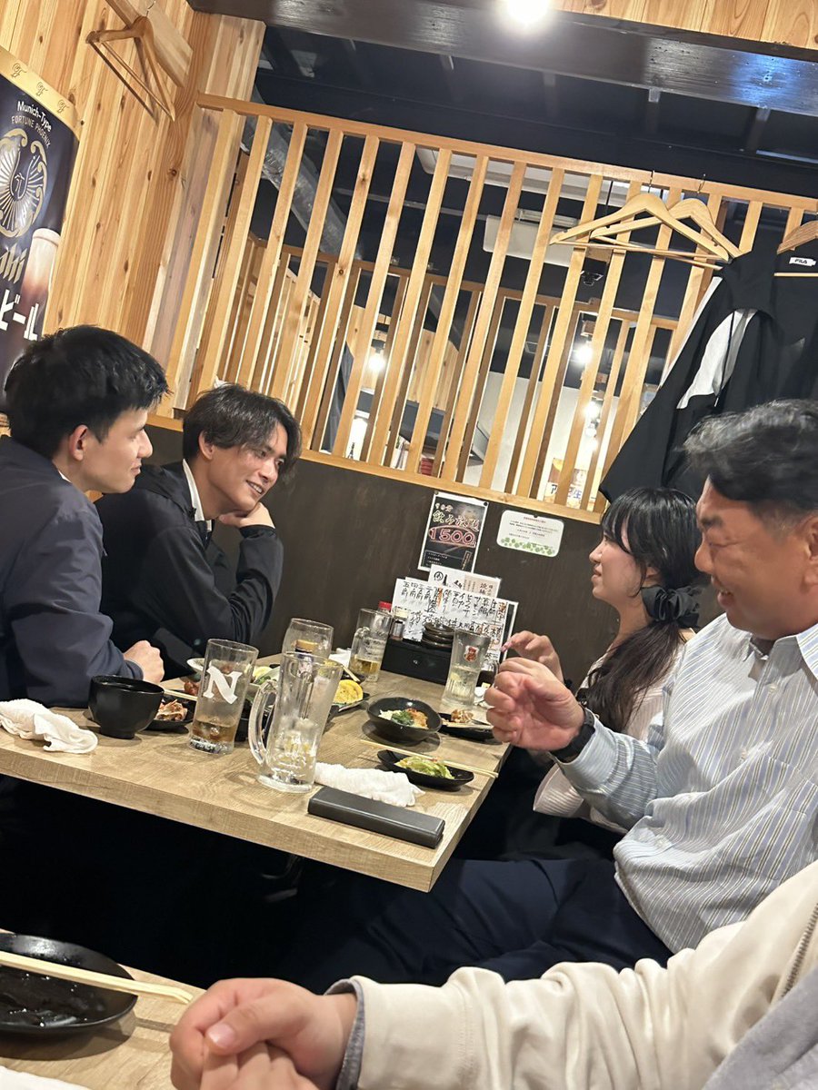 Aria1949's tweet photo. 従業員懇親会！5月の部

初っ端からめちゃくちゃ楽しそうな写真！
盛り上がったのがわかります！
今回から新入社員も入って懇親会でした！ https://t.co/P8ekZw9zcz