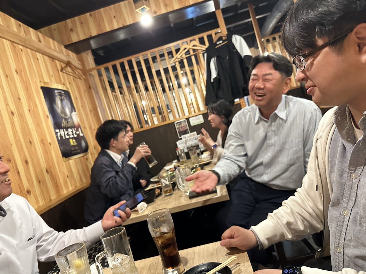 Aria1949's tweet photo. 従業員懇親会！5月の部

初っ端からめちゃくちゃ楽しそうな写真！
盛り上がったのがわかります！
今回から新入社員も入って懇親会でした！ https://t.co/P8ekZw9zcz
