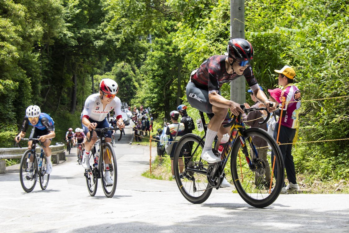 yo_kohei's tweet photo. Tour of Japan Stage3 いなべ
46位
登り手前の位置取りが激しく、中切れや落車の多いナーバスな1日だった。
今日も終盤に向けてチームメイトのリスクケアに徹して完走。
ベンジャは2日連続2位と素晴らしい走りをしているので、勝利に向けてもっと力にならねば🔥 https://t.co/x3stsUItIs