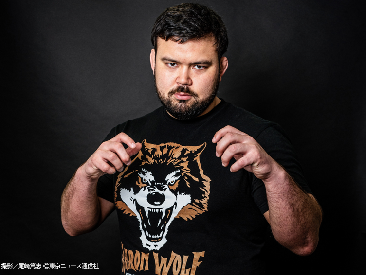 njpw1972's tweet photo. 『スカパー！TVガイドプレミアム』、『スカパー！TVガイドBS＋CS』、『月刊スカパー！』の3誌にウルフ選手のインタビューが掲載🐺

6/14(日)「DOMINION in OSAKA-JO HALL」はCSテレ朝チャンネルで生中継🏯

成田戦に向けてのインタビューお見逃しなく🔥

https://t.co/WHulcc4DqE https://t.co/zE7g67k5vj