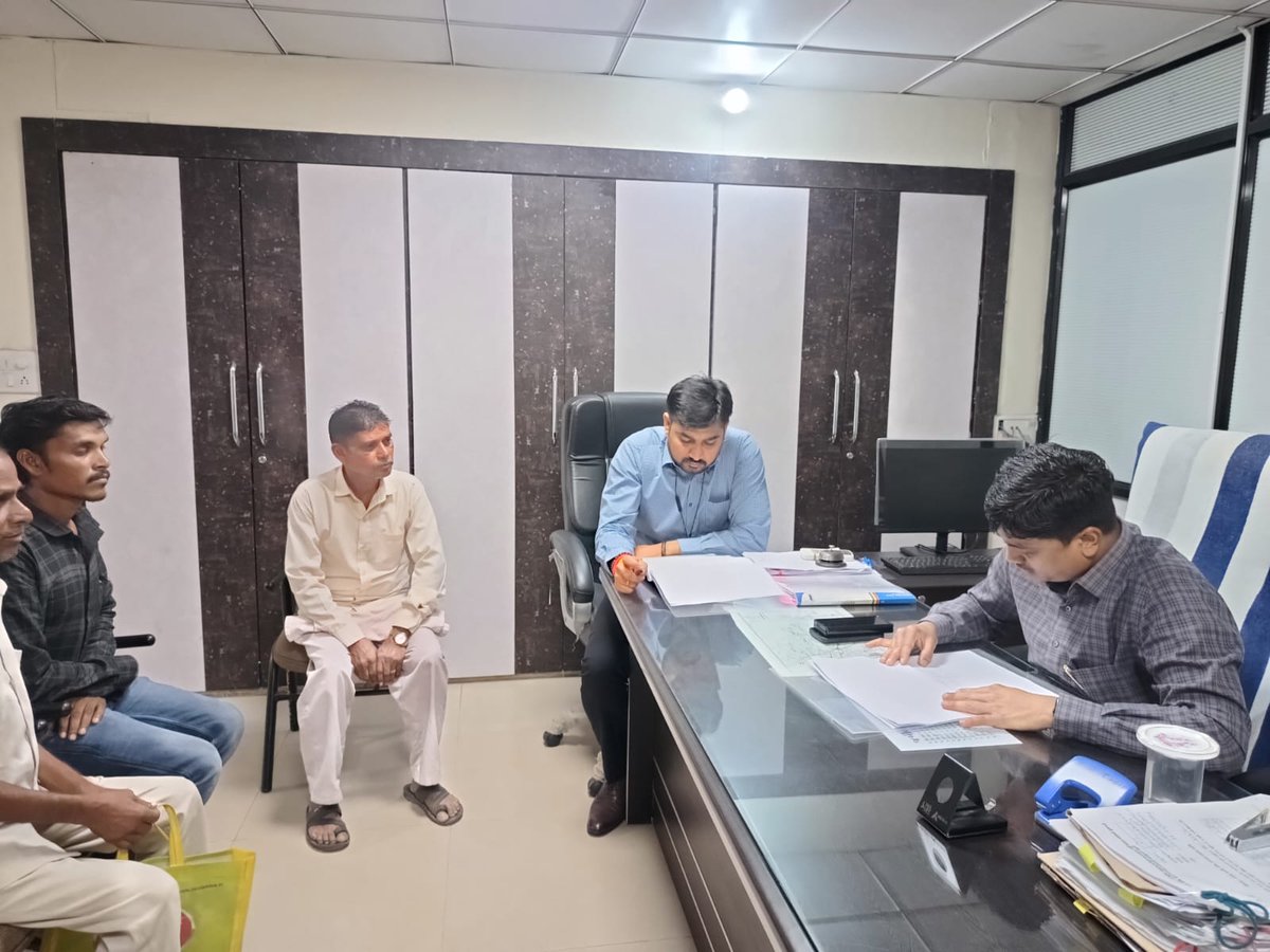 office_sdm's tweet photo. તાલુકા સ્વાગત કાર્યક્રમ માહે- એપ્રિલ-2026 અંતર્ગત આજે દાહોદ તાલુકા સ્વાગત કાર્યક્રમમા હાજરી આપી. જેમા રજૂ થયેલ વ્યક્તિલક્ષી પ્રશ્નોનો સ્થળ પર જ હકારાત્મક નિકાલ કરવામાં આવ્યો..

@SWAGATOnlineGuj
@CollectorDahod https://t.co/0xVUW4RscU