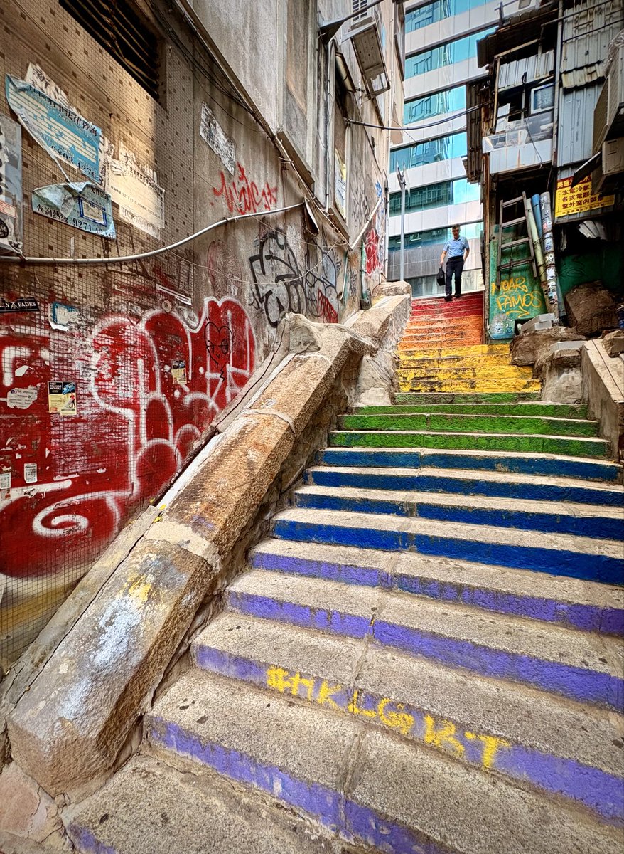 CoIaHolmes's tweet photo. Rainbow road 

#HongKongStreets https://t.co/2wgvsbblOQ