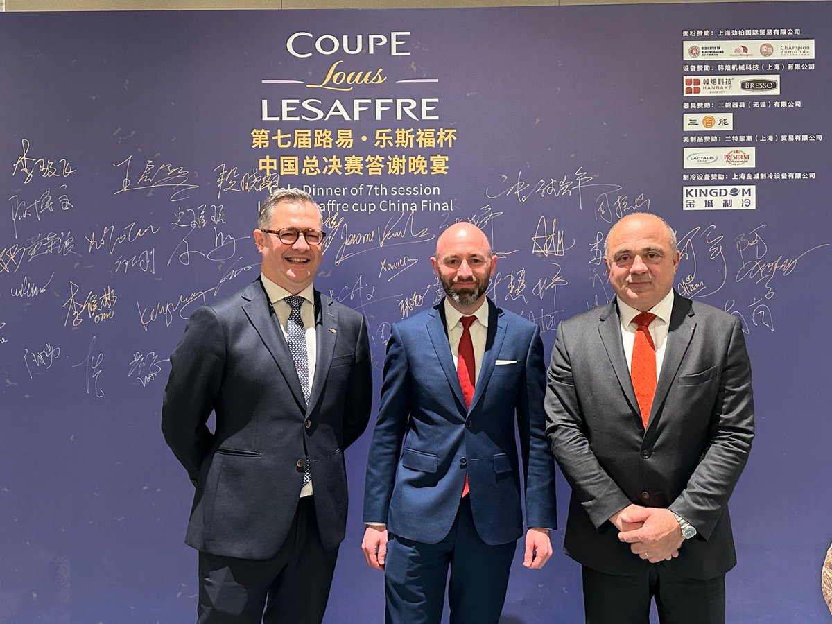 cnbpf's tweet photo. Dominique Anract, Président de la @cnbpf, participait à la 28e édition du Salon Bakery China, du 📅 20 au 23 mai, co-organisée par CABCI et Bakery China Exhibitions.

Avec une superficie de 330 000 m², elle a rassemblé plus de 2 200 exposants issus de plus de 70 pays. Près de 👫 400 000 visiteurs professionnels internationaux étaient attendus, avec un nombre de visiteurs étrangers qui a augmenté de manière significative.

➡️ Une occasion unique de présenter les nouveautés en boulangerie ! Plus de 100 événements ont été organisés sur place, incluant des concours en pâtisserie et en boulangerie.

#boulangerie #BakeryChina #salon #bakery