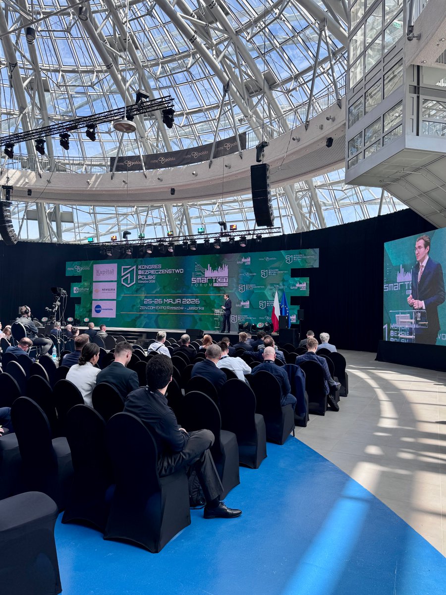 ppp_gov_pl's tweet photo. Jesteśmy na #SmartCityForum2026 oraz #KongresBezpieczeństwoPolski2026 w Rzeszowie.

Podczas panelu „Ekonomia bezpieczeństwa, strategia finansowania i ryzyka systemowe” z udziałem @szyszkoj  Sekretarza Stanu w @MFIPR_GOV_PL rozmawiano m. in. o roli PPP w budowaniu odporności państwa, finansowaniu strategicznych inwestycji oraz współpracy sektora publicznego i prywatnego w obszarze bezpieczeństwa.

Zapraszamy do dalszych rozmów podczas wydarzenia oraz na stoisko @fundusze_eu - chętnie opowiemy o PPP, finansowaniu i współpracy publiczno-prywatnej.

#PPP #Bezpieczeństwo #Defence #Cybersecurity #SmartCity #Inwestycje #Finansowanie #Rzeszów