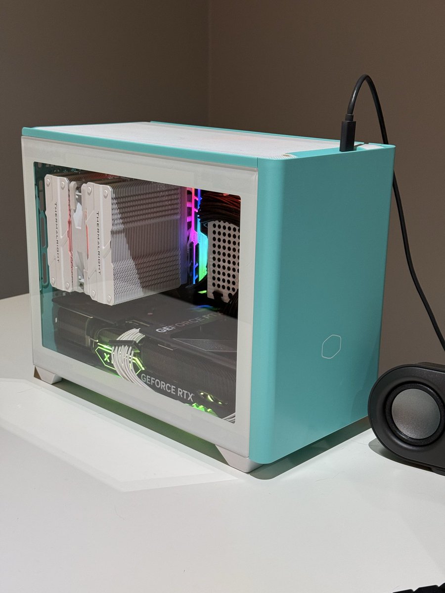 benhoad's tweet photo. @brooke_jamieson My wife’s gaming pc: https://t.co/rinME10ctE
